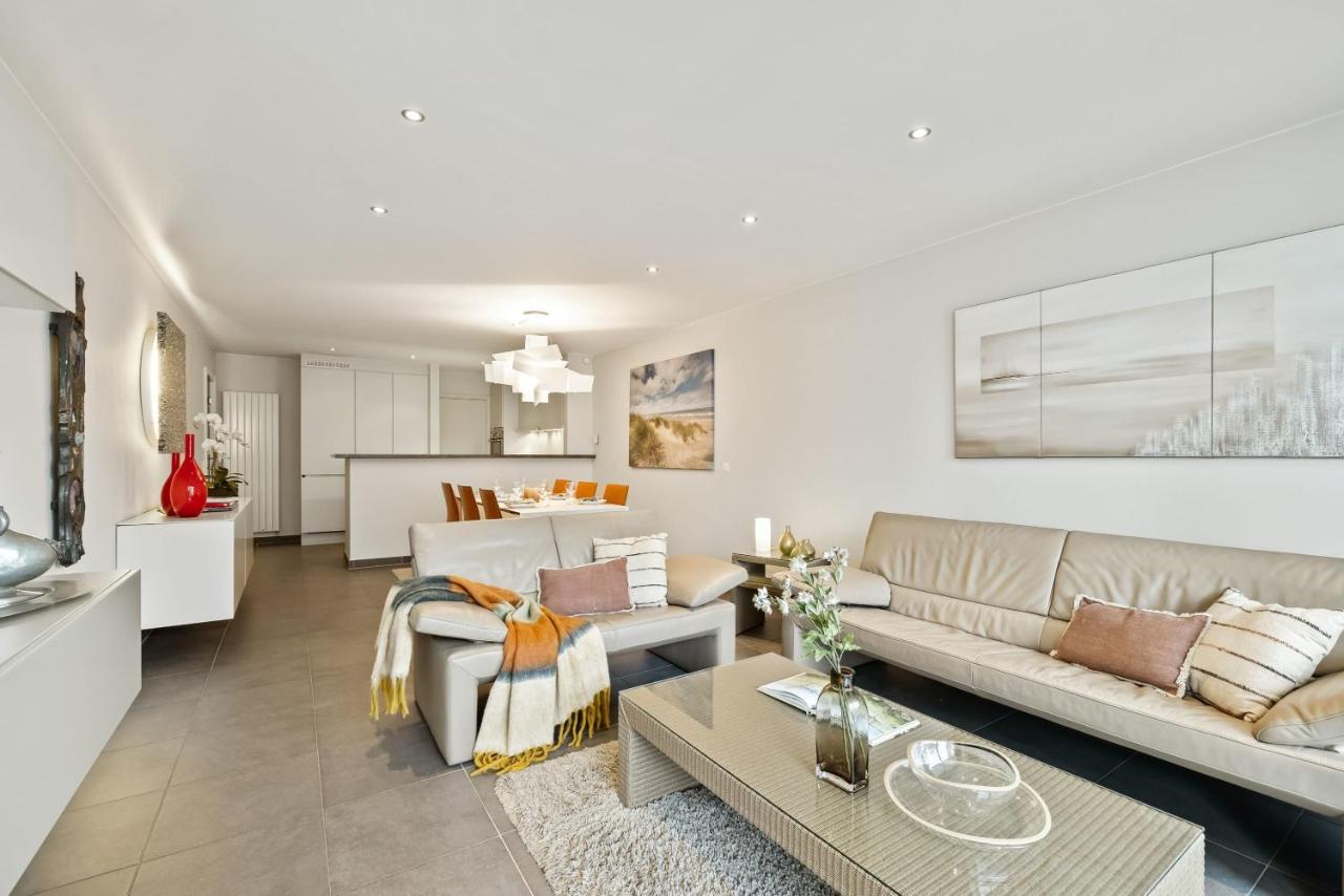 Modern Located At The Center Of Apartment *