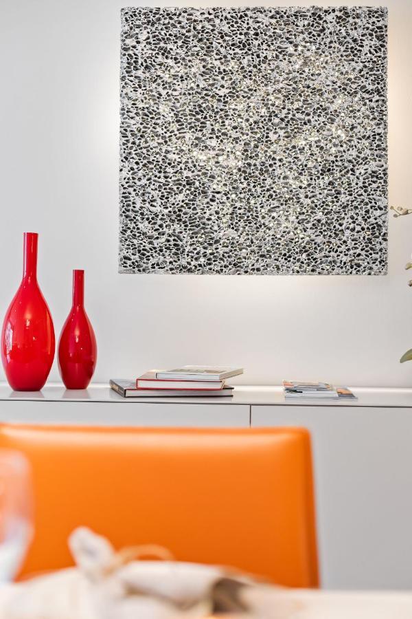 Modern Located At The Center Of Apartment