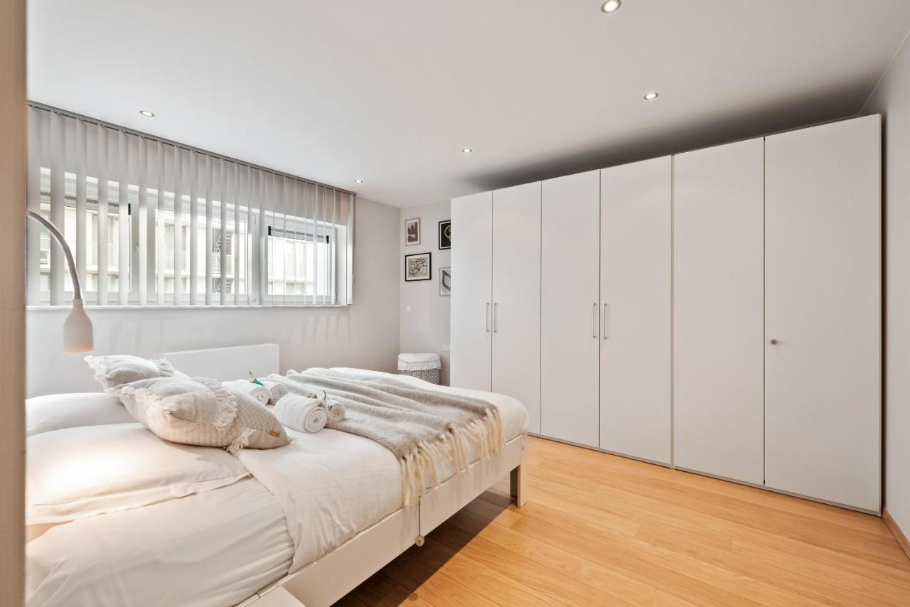 Modern Located At The Center Of Apartment *